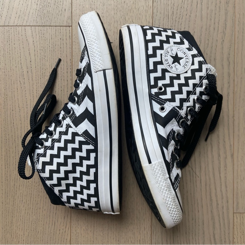 Chuck Taylor All Star Mid Sneakers